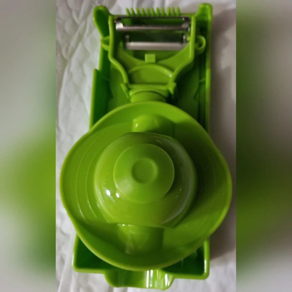 - Vegetable Chopper & Peeler Set